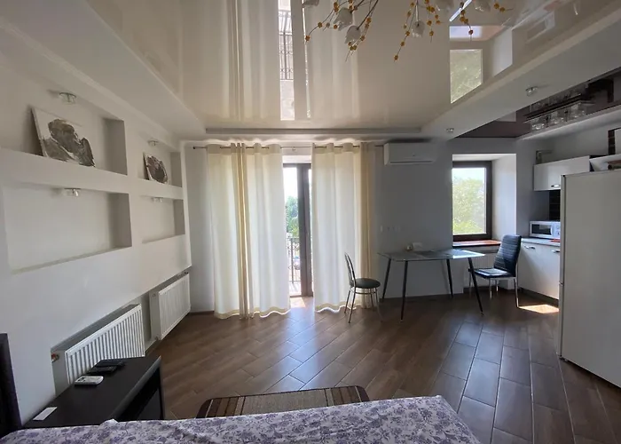 1-Room Studio Center