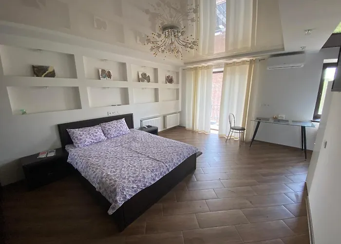1-Room Studio Center